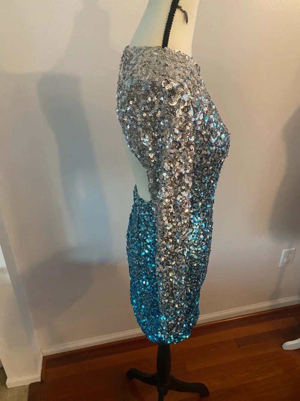 Hello Molly size 4 NWT blue and silver sequin dress - Picture 3 of 9